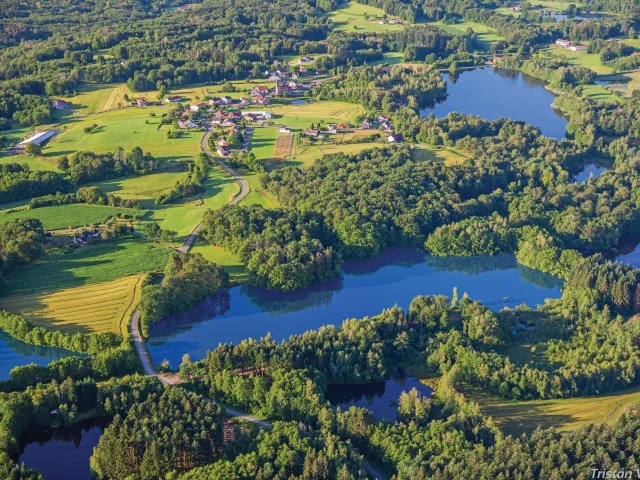 Vue aérienne du Plateau des 1000 Étangs dans les Vosges du Sud