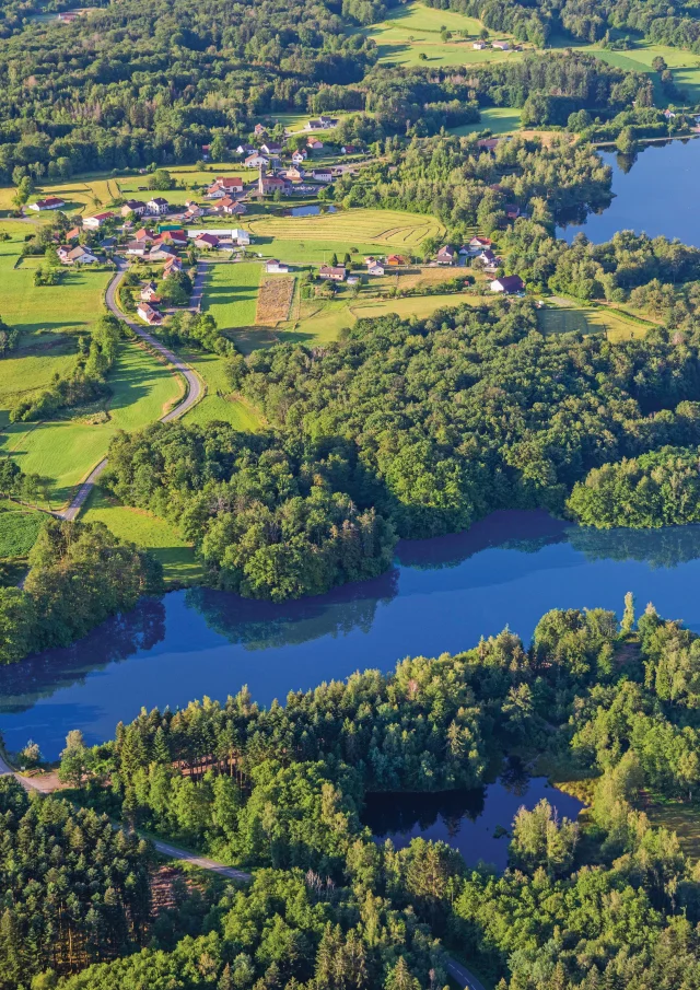 Vue aérienne du Plateau des 1000 Étangs dans les Vosges du Sud