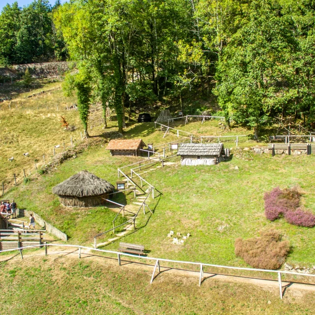 Vue aérienne du musée départemental de la Montagne à Château-Lambert - Région des 1000 Étangs - Vosges du Sud