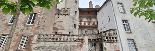 Vue sur une maison de caractère - Patrimoine de la ville thermale de Luxeuil-les-Bains à découvrir au fil des rues en suivant le circuit balisé - Vosges du Sud