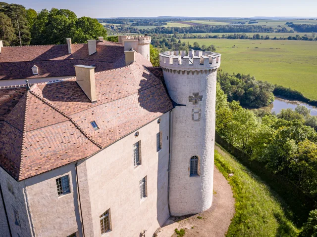 Le château de Ray-sur-Saône avec la Saône en arrière-plan - Vesoul-Val de Saône