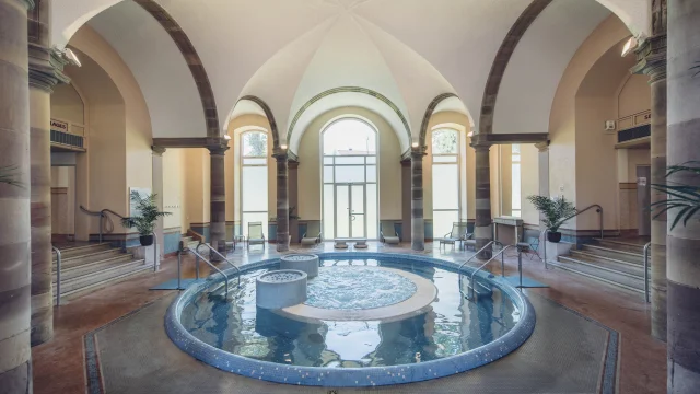 Intérieur des thermes de Luxeuil-les-Bains - Vosges du Sud