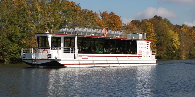 Vue du bateau l'Audacieux navigant sur la Saône - Vesoul - Val de Saône