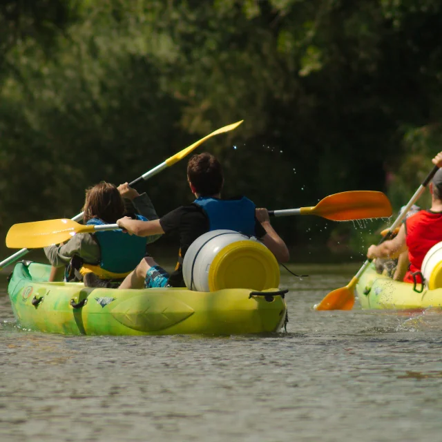 Une famille descend la Saône en canoë - Vesoul - Val de Saône