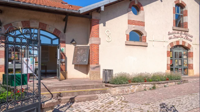 Vue extérieure du musée de Champagney - Maison de la Négritude et des droits de l'Homme - Vosges du Sud