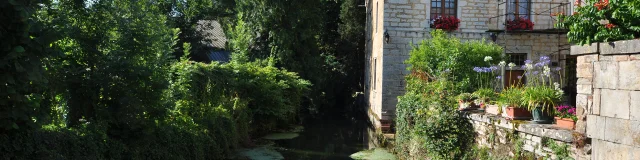 Vue sur la rivière Ognon et la commune de Bucey-lès-Gy - Vallée de l'Ognon