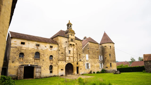 Vue extérieure du château de Bougey - Vesoul - Val de Saône