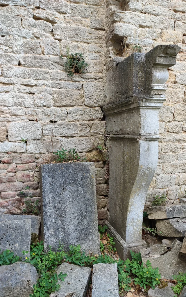 Détail de pierre du château médiéval d'Oricourt - Vallée de l'Ognon