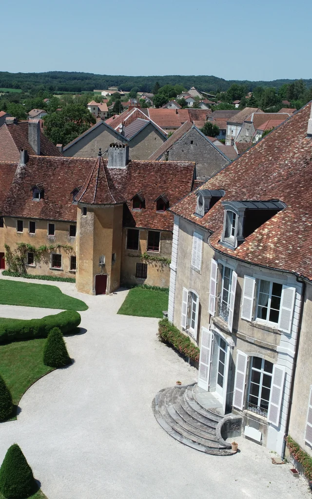 Vue aérienne du château de Pin - Cité de caractère - Vallée de l'Ognon