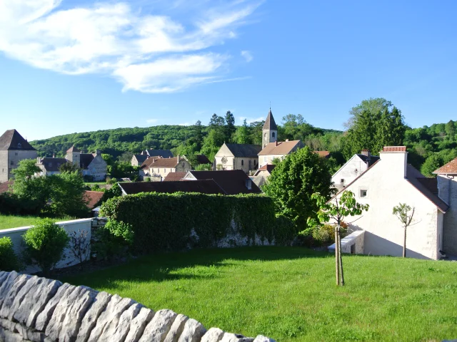 Vue panoramique de le village de Fondremand - Vallée de l'Ognon