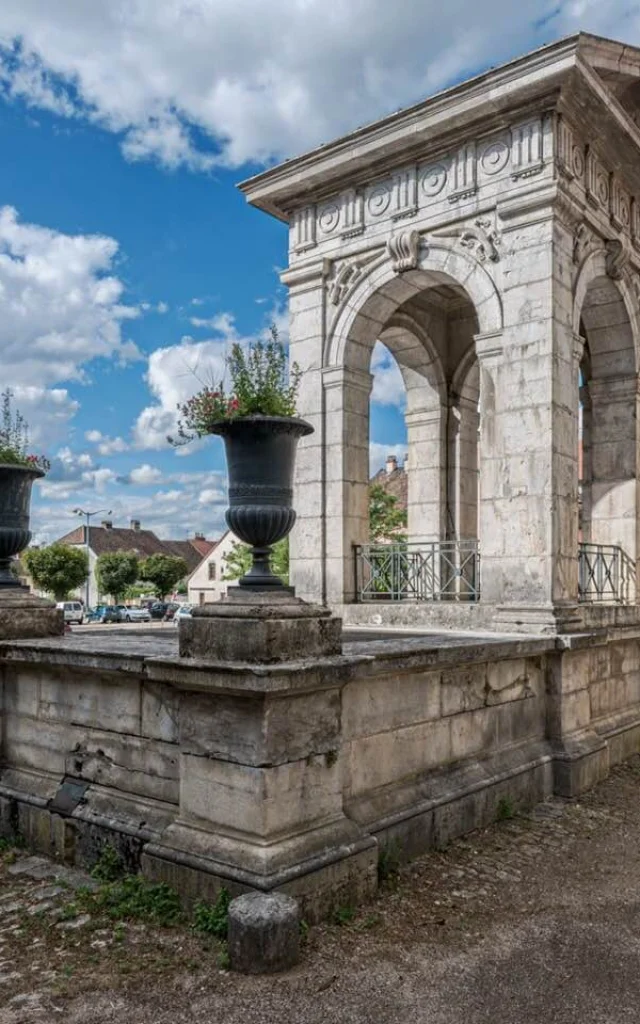 Grande Fontaine de Gy réalisée par César Convers et Alphonse Delacroix - Cité de caractère - Vallée de l'Ognon