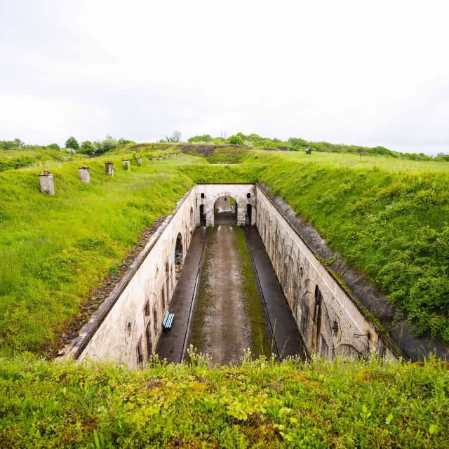 Cour centrale extérieure du Fort du mont-Vaudois - Ceinture fortifiée - proche d'Héricourt - Vosges du Sud