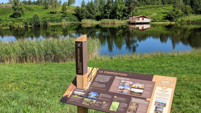 Table de lecture de l'Echappée des 1000 étangs. Rallye photo à la Goutte du frêne à Servance - Plateau des 1000 étangs - Vosges du Sud