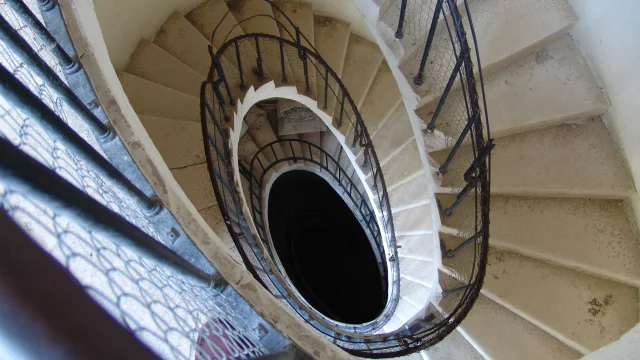 Escaliers intérieurs du château de Champlitte - Vesoul-Val de Saône