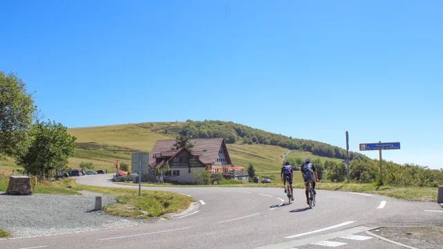 Cyclistes avec des vélos de route au Ballon d'Alsace - Vosges du Sud