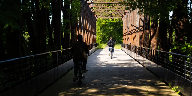 Cyclistes sur la voie verte Vallée de l'Ognon à Rougemont - Vallée de l'Ognon