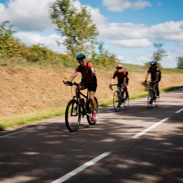 Cyclistes qui font du vélo dans le Département de la Haute-Saône - SlowUp 2022