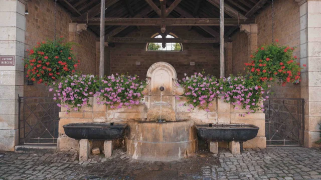 Lavoir Mircine de Jussey - Le lavoir est fleuri - Vesoul - Val de Saône