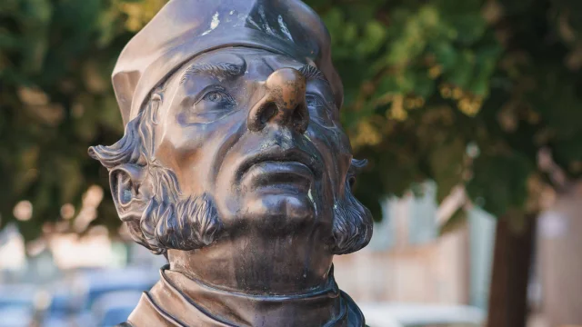 Statue caricaturale en bronze située proche du Palais de Justice de Vesoul - « L’avocat allant plaider » a été réalisée par l’artiste franc-comtois Pascal Coupot - Vesoul - Val de Saône