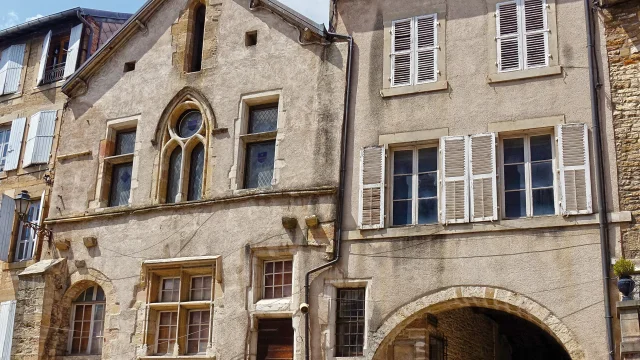 Belles bâtisses en pierre du centre-ville ancien de Vesoul - Vesoul - Val de Saône