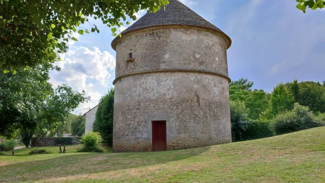 Colombier du château médiéval d'Oricourt - Vallée de l'Ognon