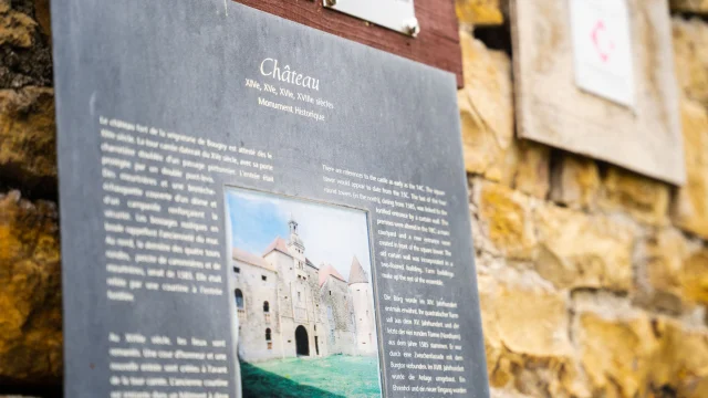 Panneau de médiation du château de Bougey en français et en anglais - Vesoul - Val de Saône