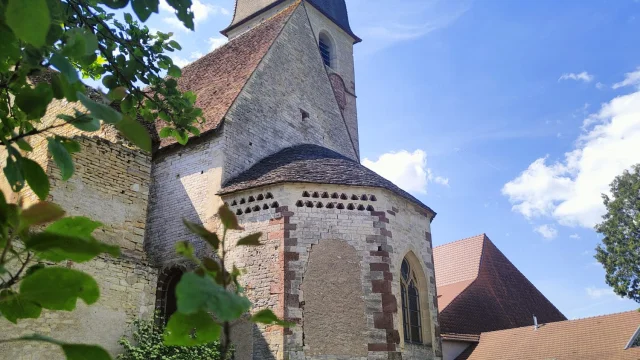 Vue extérieure de l'arrière du Prieuré de Marast - Vallée de l'Ognon