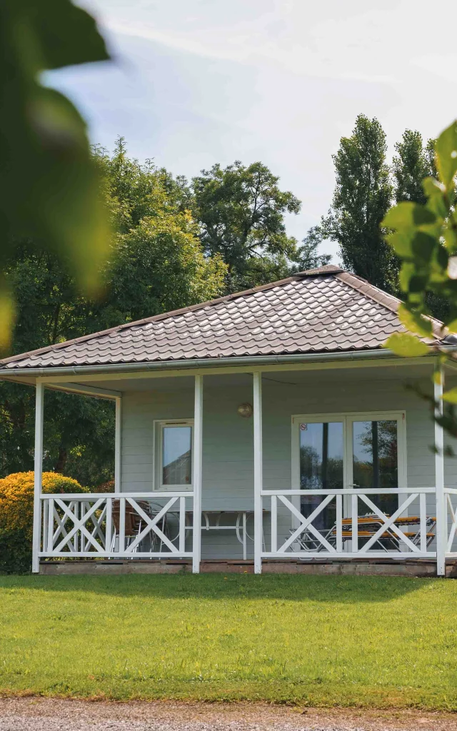 Un hébergment type chalet du parc résidentiel de loisirs Saône Valley à Traves - Vesoul-Val de Saône