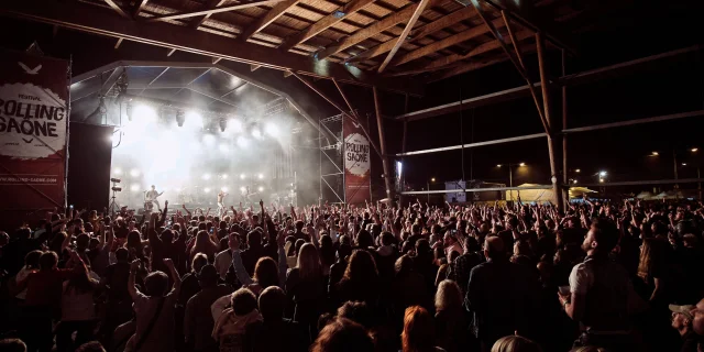 Scène et public du Festival Rolling Saône - Gray - Cité de caractère - Vesoul - Val de Saône