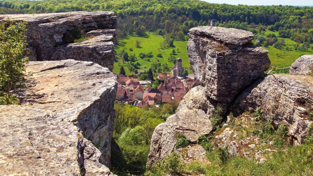 Vue sur la Cité de Caractère de Chariez depuis le Camp de César - Vesoul-Val de Saône