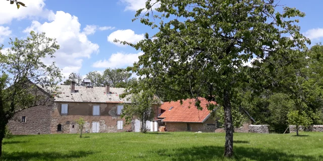 Vue d'ensemble de la Chapelle Sainte-Anne à Vellefaux - Vallée de l'Ognon