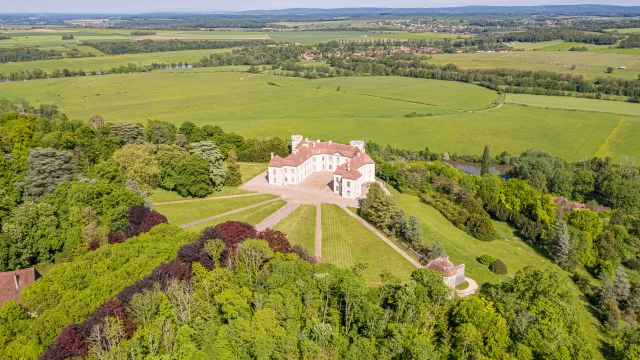 Vue aérienne du château de Ray-sur-Saône et de son parc - Vesoul-Val de Saône