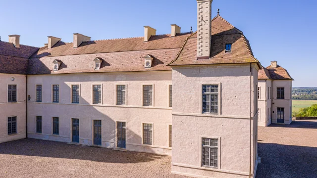 Vue sur une façade du château de Ray-sur-Saône - Vesoul-Val de Saône